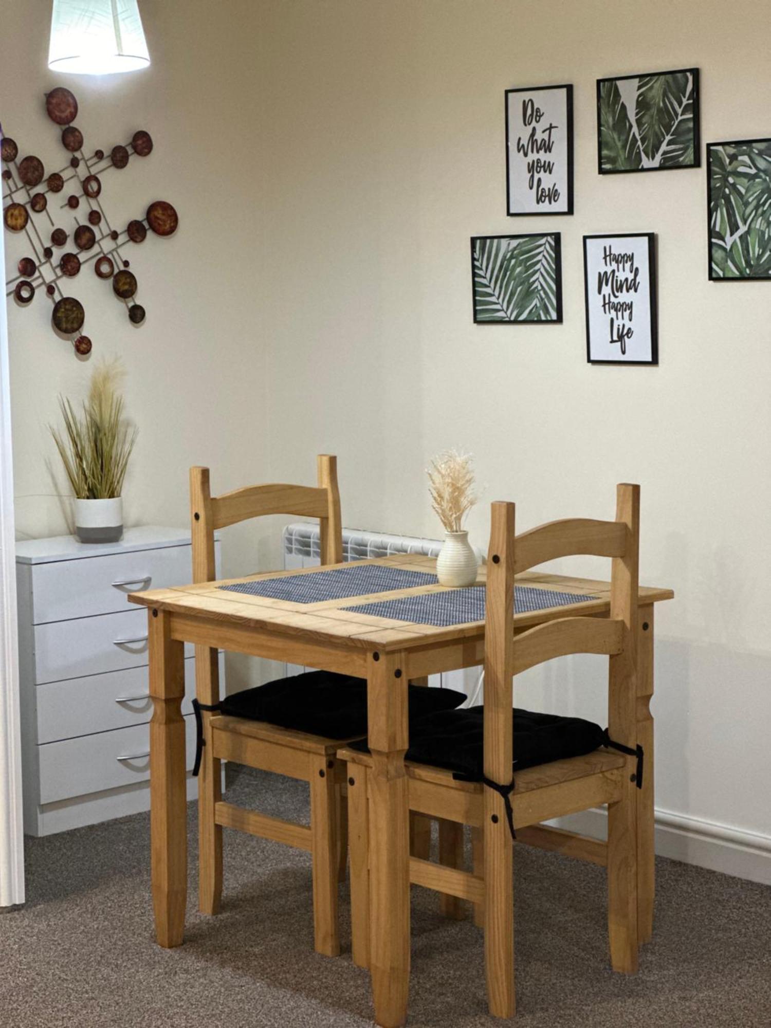 Orange Lilly In Stroud With Free Parking公寓 外观 照片