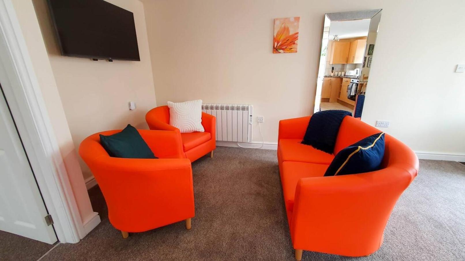 Orange Lilly In Stroud With Free Parking公寓 外观 照片